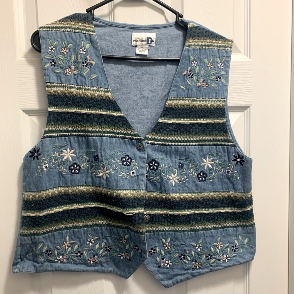 Women’s Denim Vest. Very vintage with nice embroidery on the front.
